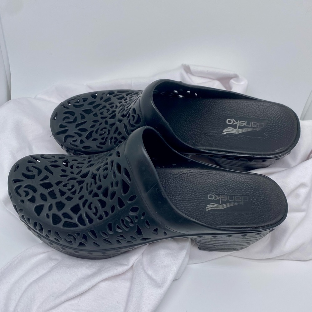 Dansko Black Phipps Waterproof Perforated Laser Cut Clog Sz37 Slip Ons